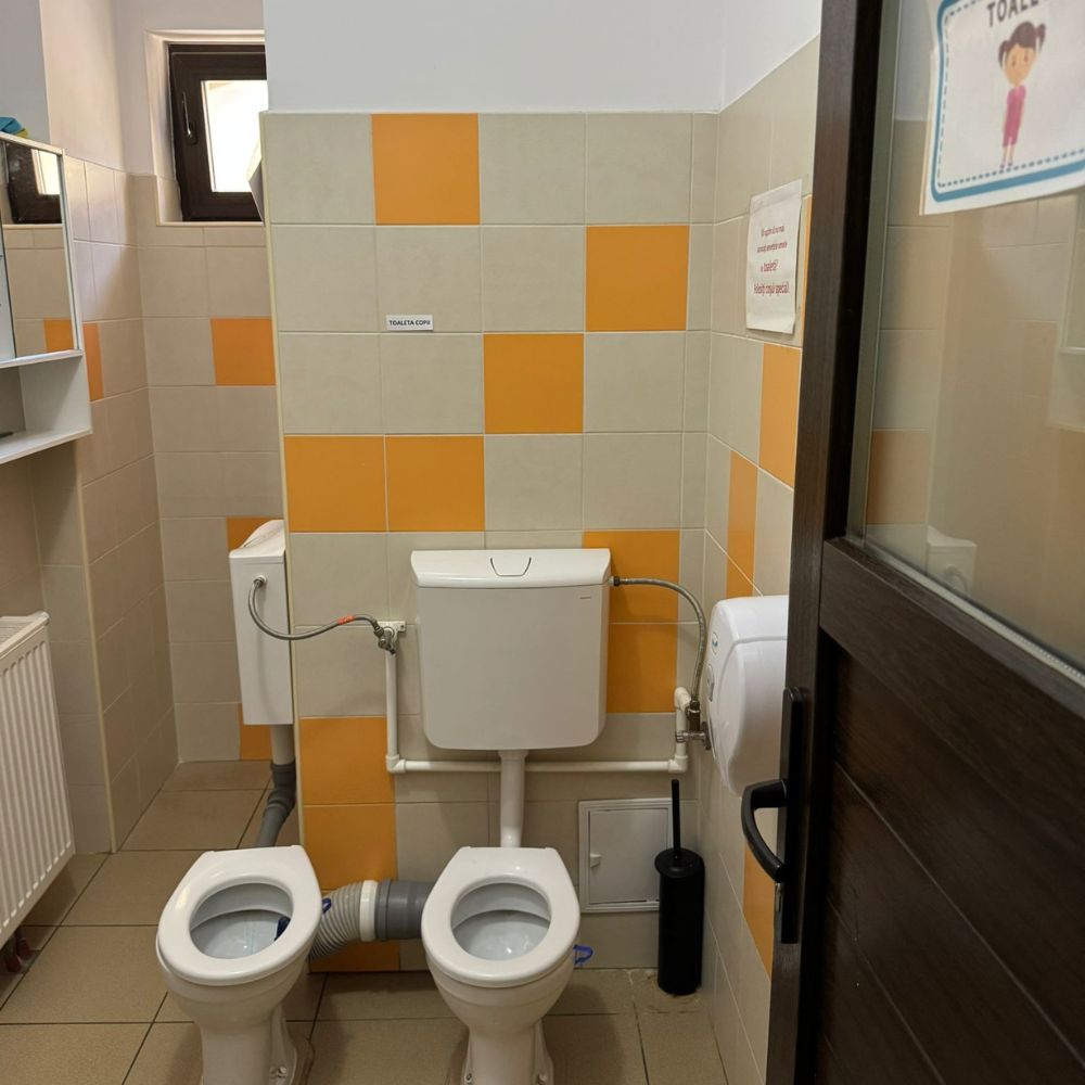 WC F